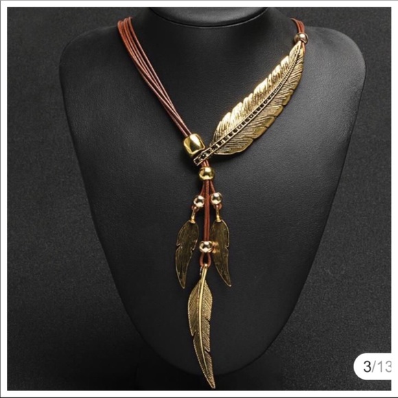 Jewelry - 🖤NWT•••  Boho Feather Necklace